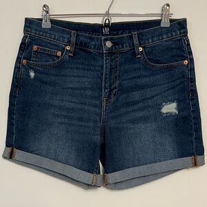 GAP • 30 TALL • 5” Short Light Indigo Jean